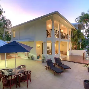 Whispering Palms - Beachfront Holiday home Port Douglas
